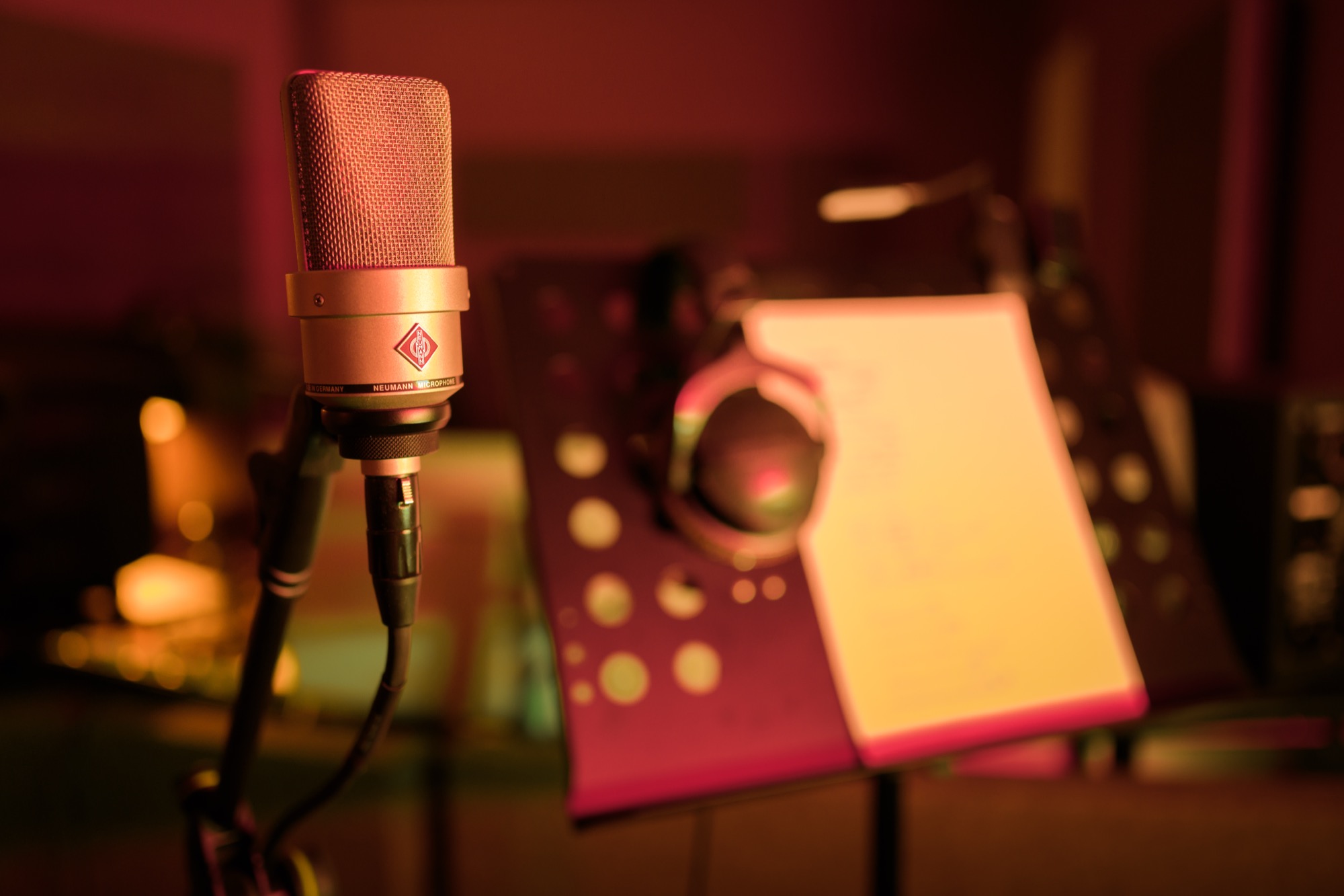 The RIPPLES recording studio in Afula at night